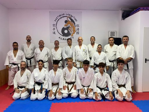 Instructores JKS España y alumnos luego de entrenamiento de Karate e Albacete