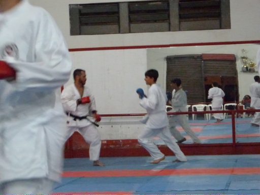 Karatekas entrenando en Dojo del Sensei Oberlain Jhones en Brasil 2016